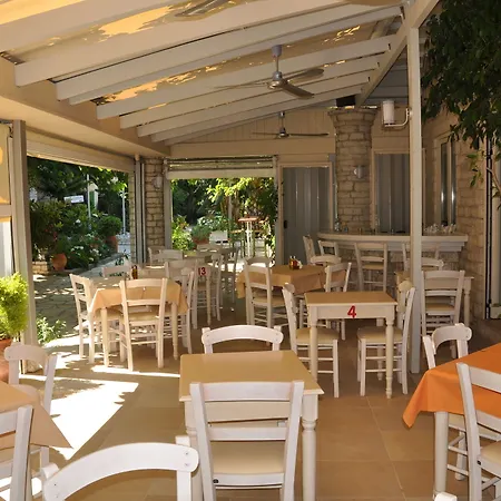Rouda Bay 3* Mikros Gialos
